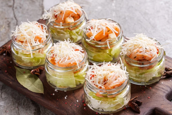 Салат «Цезарь» с курицей 10 шт.