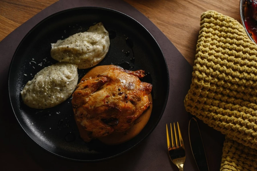 Цыплёнок запеченный с трюфельным пюре