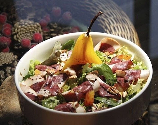 Салат с подкопченой утиной грудкой