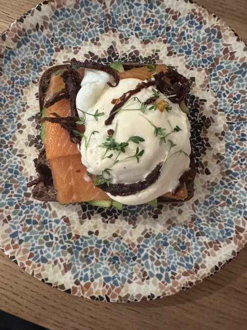 Брускетта с лососем