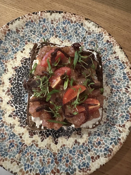 Брускетта с тунцом