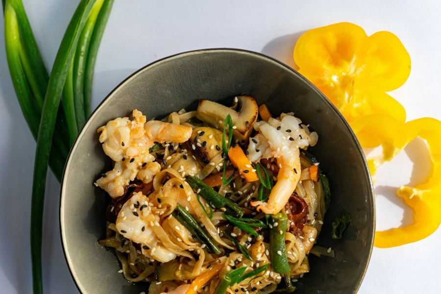 Wok с креветкой