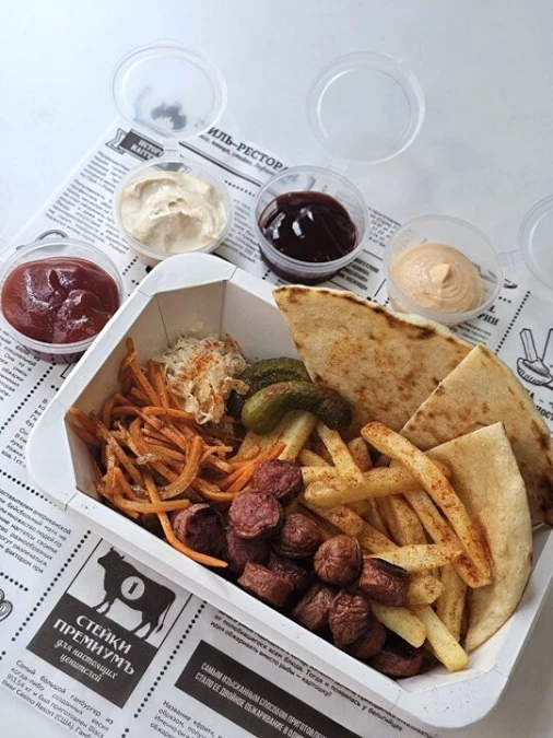 Куриная колбаска и фри