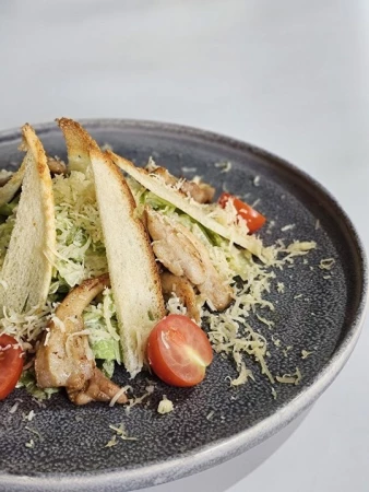 Цезарь с курицей