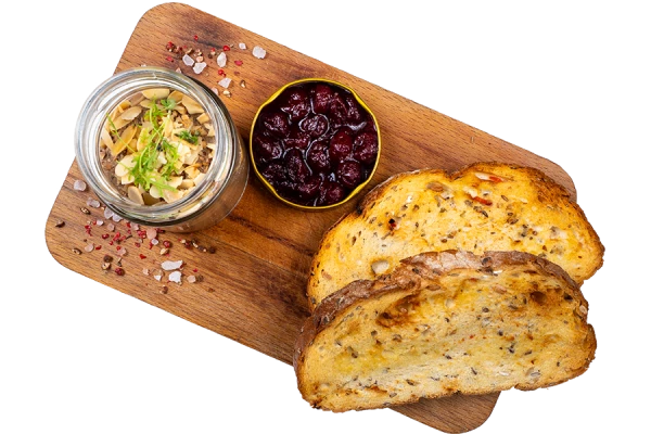 Паштет из куриной печени с пряной вишней