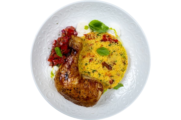 Куриная ножка с кус кусом и печеным перцем