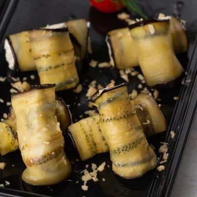 Рулетики из баклажан с сыром и грецким орехом