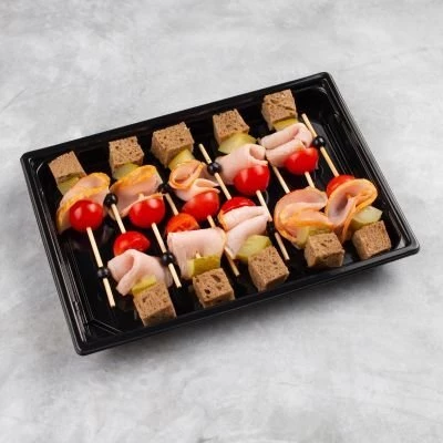 Канапе с карбонадом,маринованным огурцом и черри 