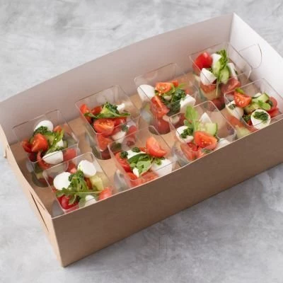 Салат из овощей с мини моцареллой и соусом Песто 