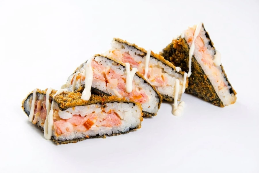 Сэндвич-ролл с курицей и чесночным соусом