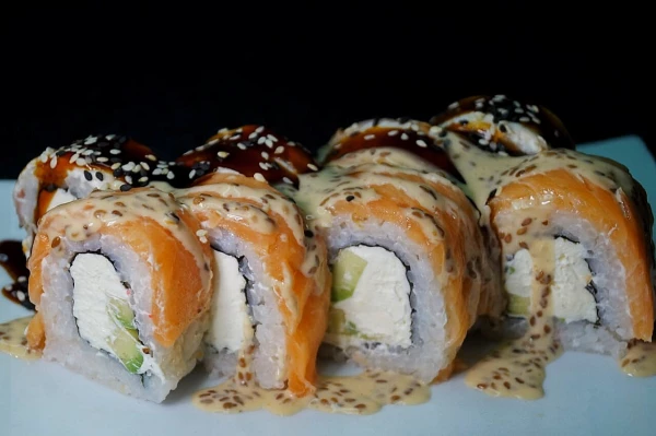 ЭСКВАЙР Угорь - лосось - авокадо