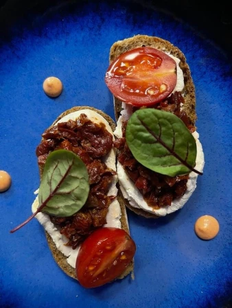 БРУСКЕТТА с вялеными томатами