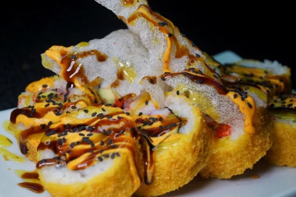 АРАБЕСКА    Креветка - авокадо - тобико 