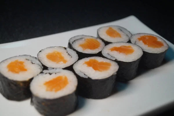 МАКИ РОЛЛ  с лососем