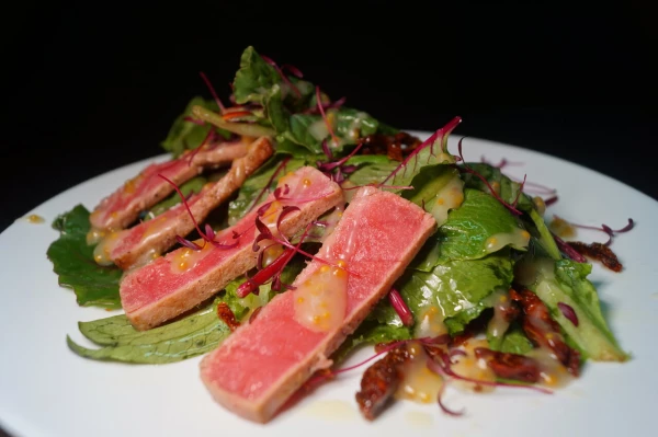 ТУНЕЦ НА ЗЕЛЕНИ