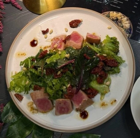 ТУНЕЦ НА ЗЕЛЕНИ