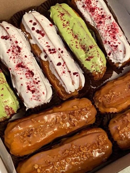 Эклеры в асортименте