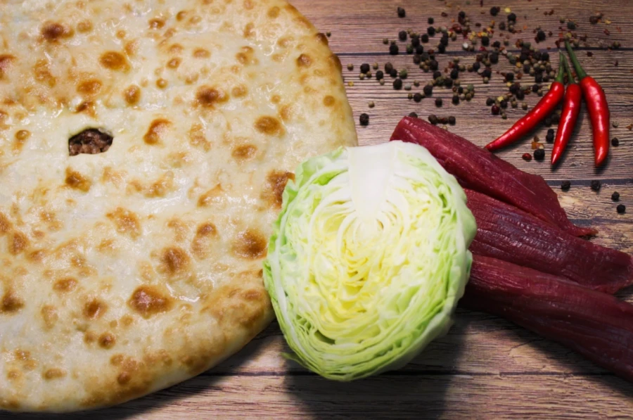 Осетинский пирог с мясом и капустой