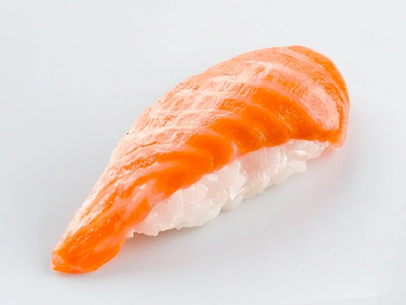 Суши с лососем