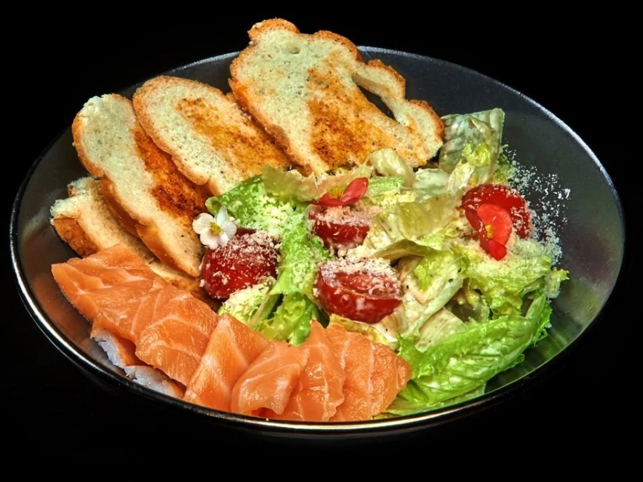 Цезарь со слабосоленым лососем