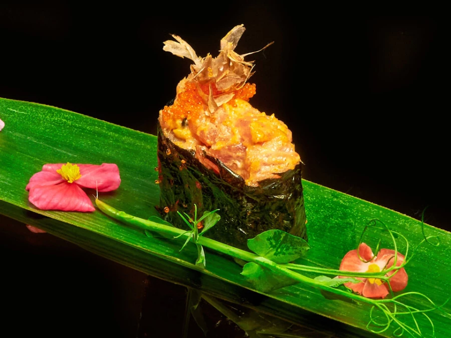 Гункан с тунцом