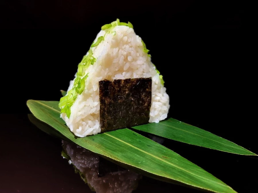 Онигири с креветкой