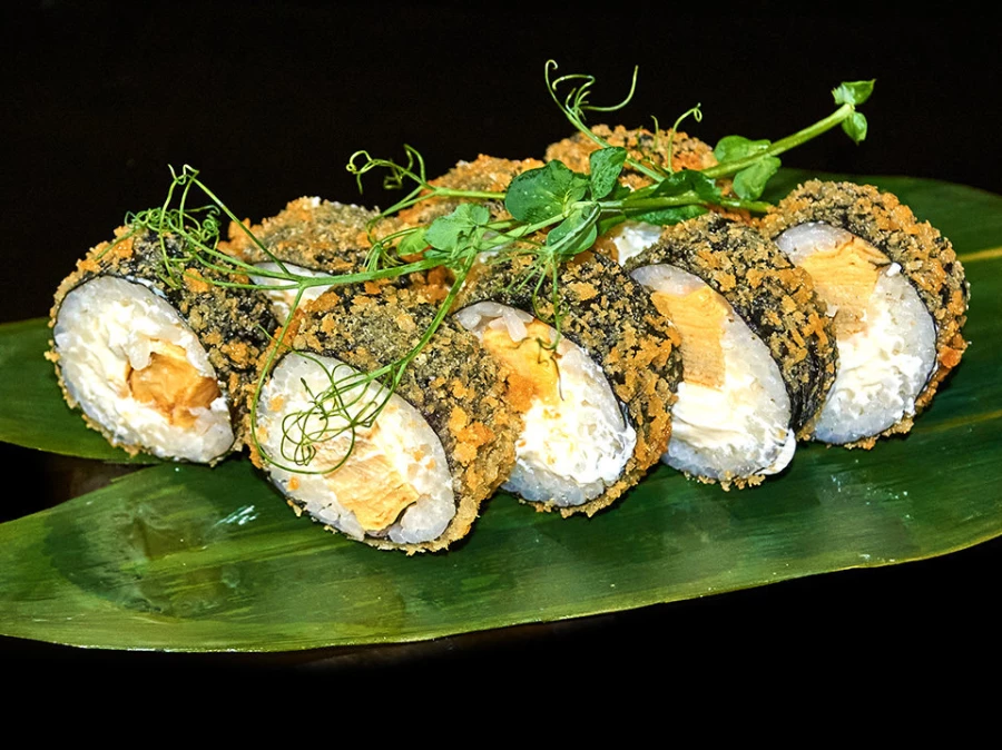 Ролл жареный с сыром и омлетом