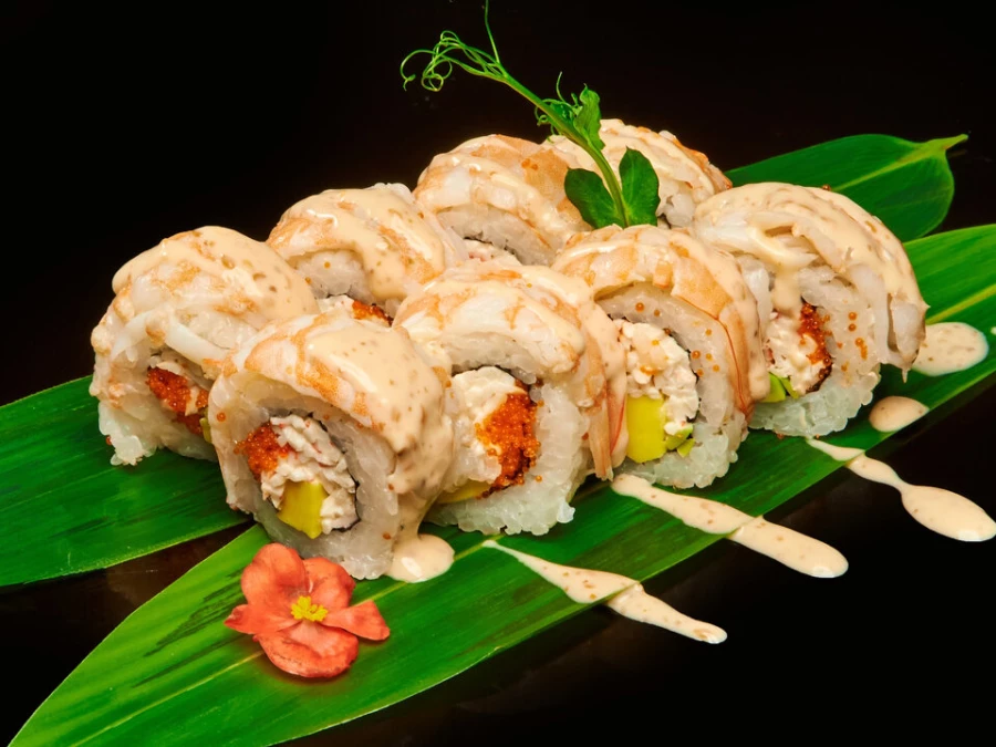 Ролл с креветкой и снежным крабом