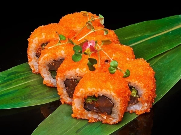 Ролл с тунцом в соусе понзу и кимчи 250