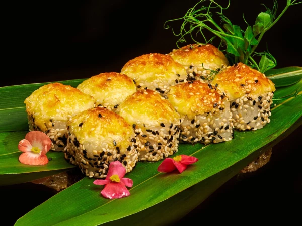 Ролл запеченный угорь 275