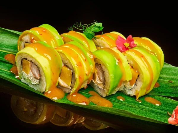 Ролл с авокадо и креветкой 265