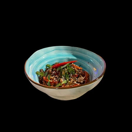 Соба с говядиной и овощами в остром соусе 350