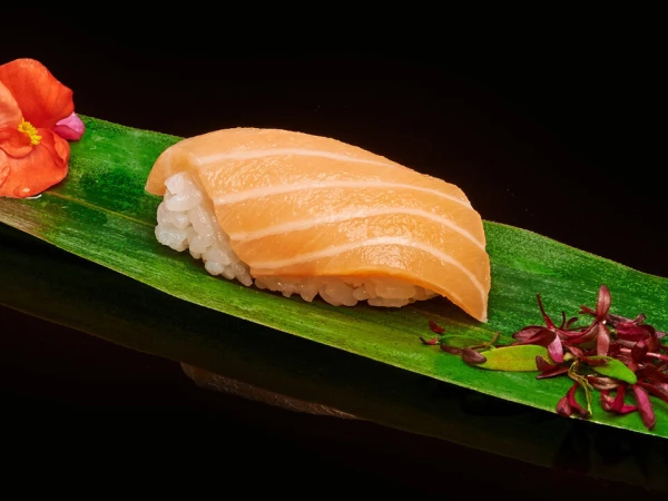 Нигири с лососем 30