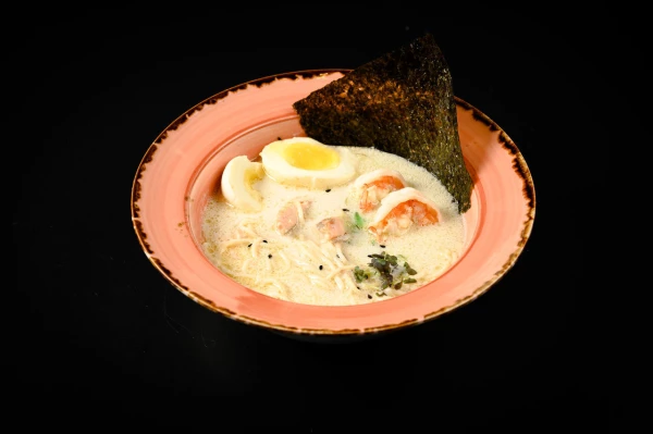 Сивочный рамен с лососем и креветками 400