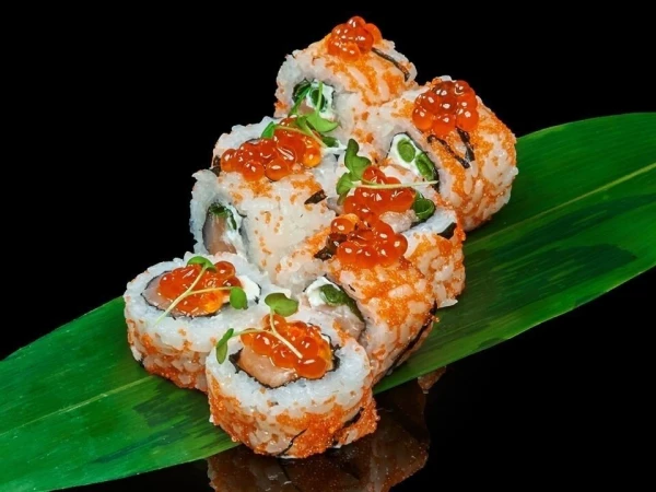 Ролл со слабосоленым лососем и красной икрой 200