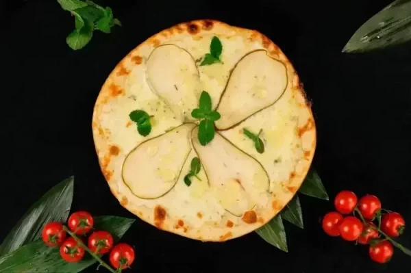 Пицца с грушей и горганзолой 30см 500г