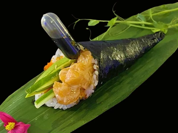 Хэндролл лосось спайси