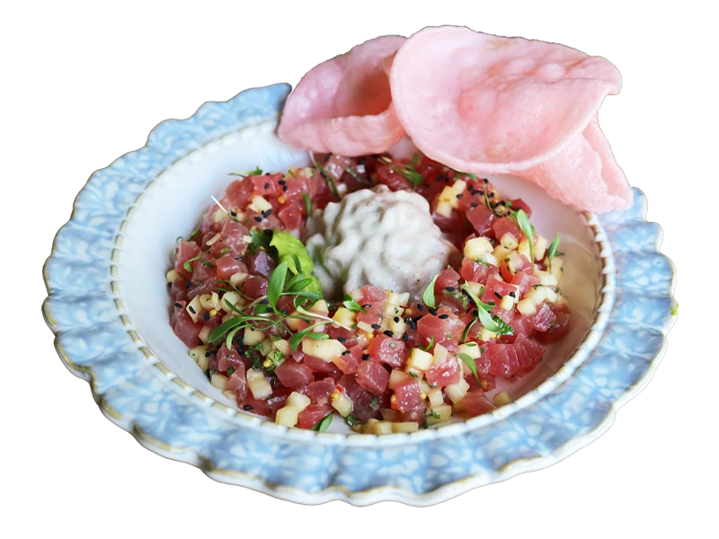 Тар тар из тунца с кусочками манго и муссом  из угря