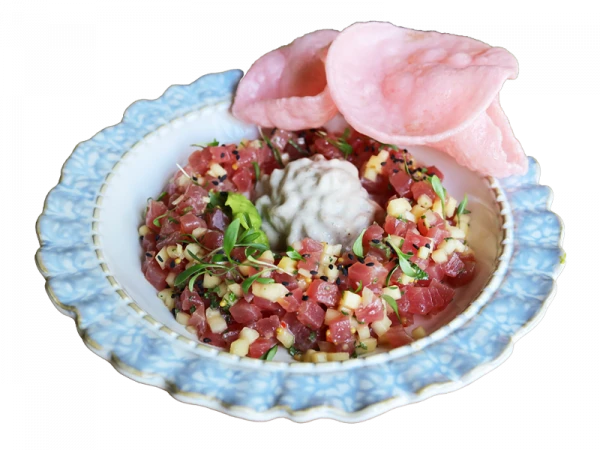 Тар тар из тунца с кусочками манго и муссом  из угря