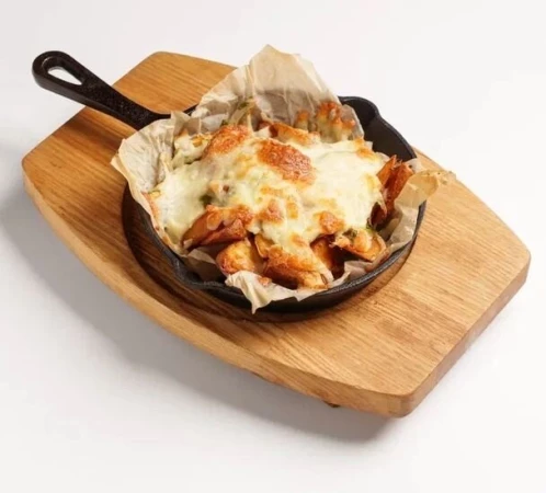 Картофель по-деревенски под сыром Сулугуни