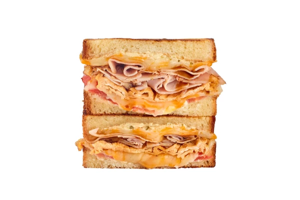 Сэндвич с бужениной из курицы и соусом "Ремулад"