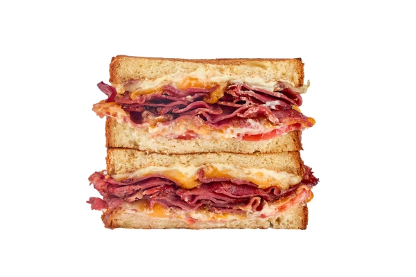 Сэндвич с сырокопченой свиной шейкой