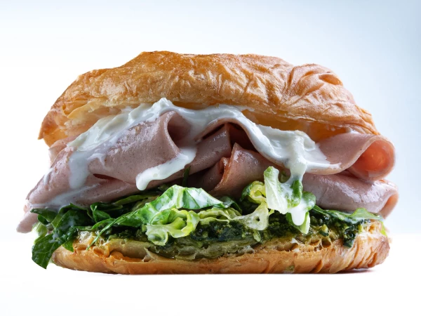 Дубайский сэндвич с "Мортаделлой" с соусом "Песто" 