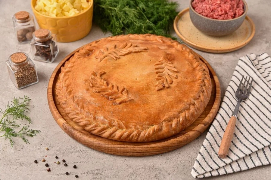 Пирог с говяжим фаршем и картофелем 