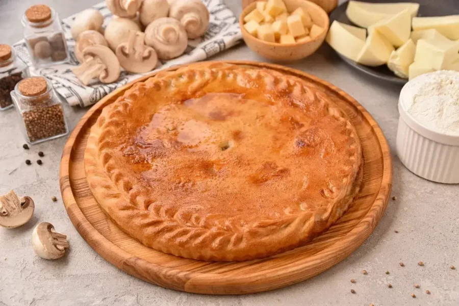 Осетинский пирог со сливочным картофелем и грибами