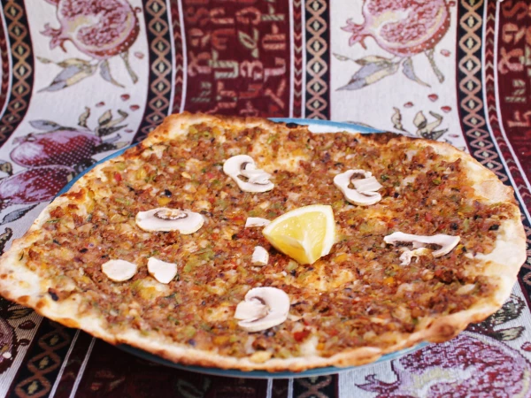 Ламаджо с бараниной и грибами