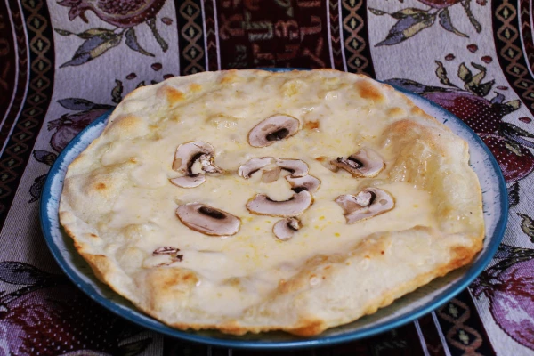 Ламаджо с сыром и с грибами