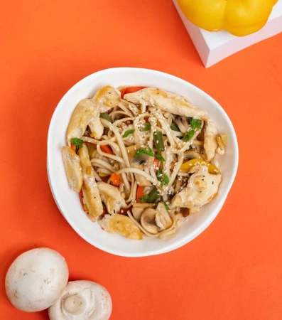 Лапша с курицей и овощами