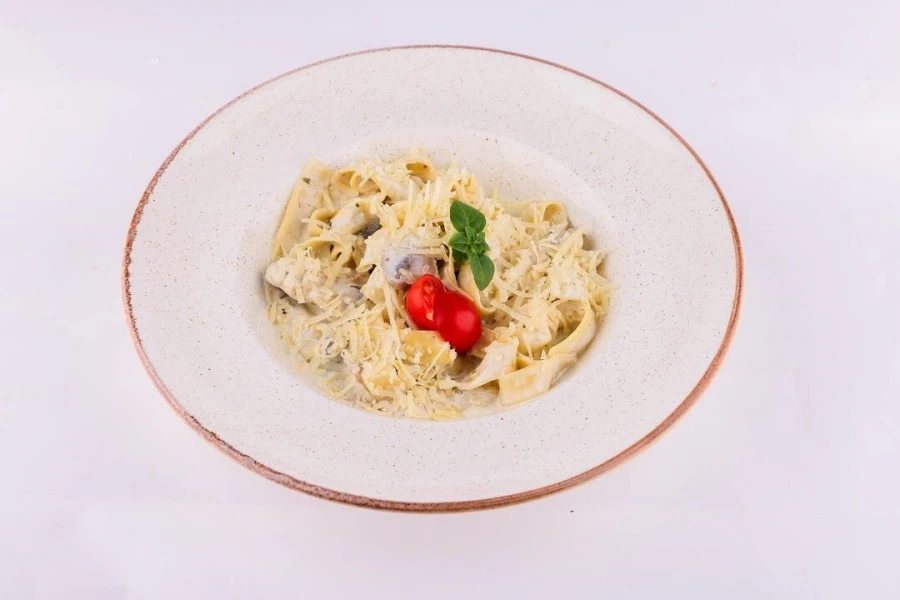 Фетучини с курицей и грибами