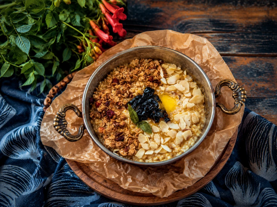 Кукурузная каша с черносливом